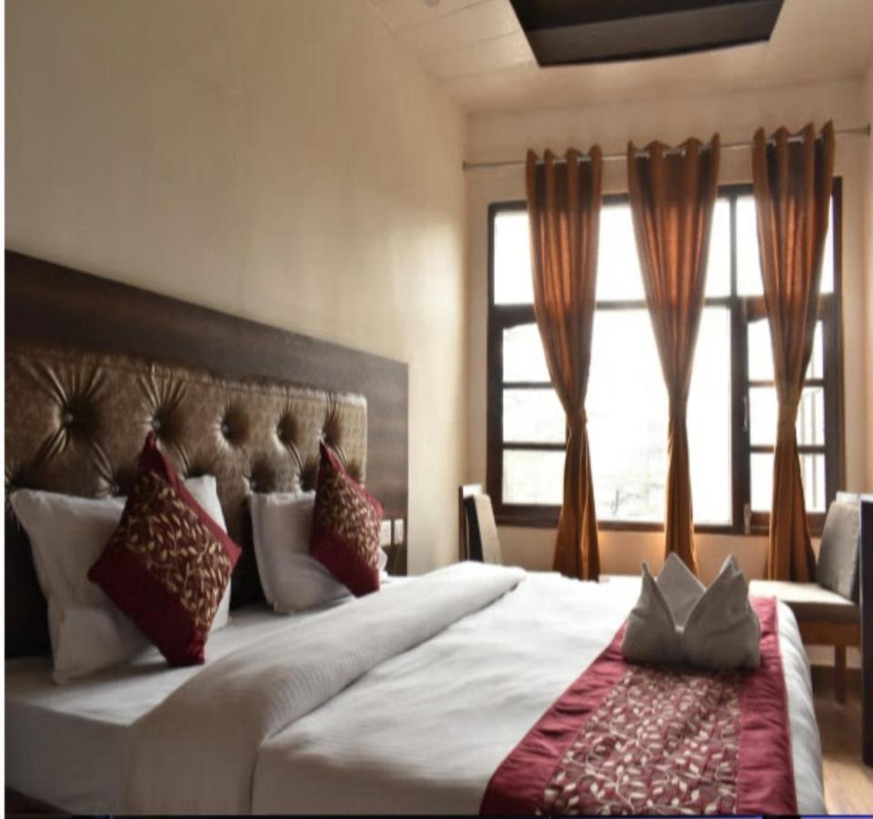 Mountain Zest-Simla Royale Near Mall Road-Free Pickup From Railway Station Simla Экстерьер фото